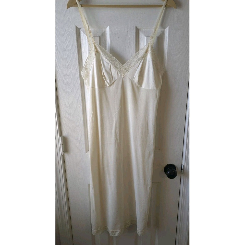 Full Slip Vanity Fair‎ Vintage Nylon Size 36 Ivory